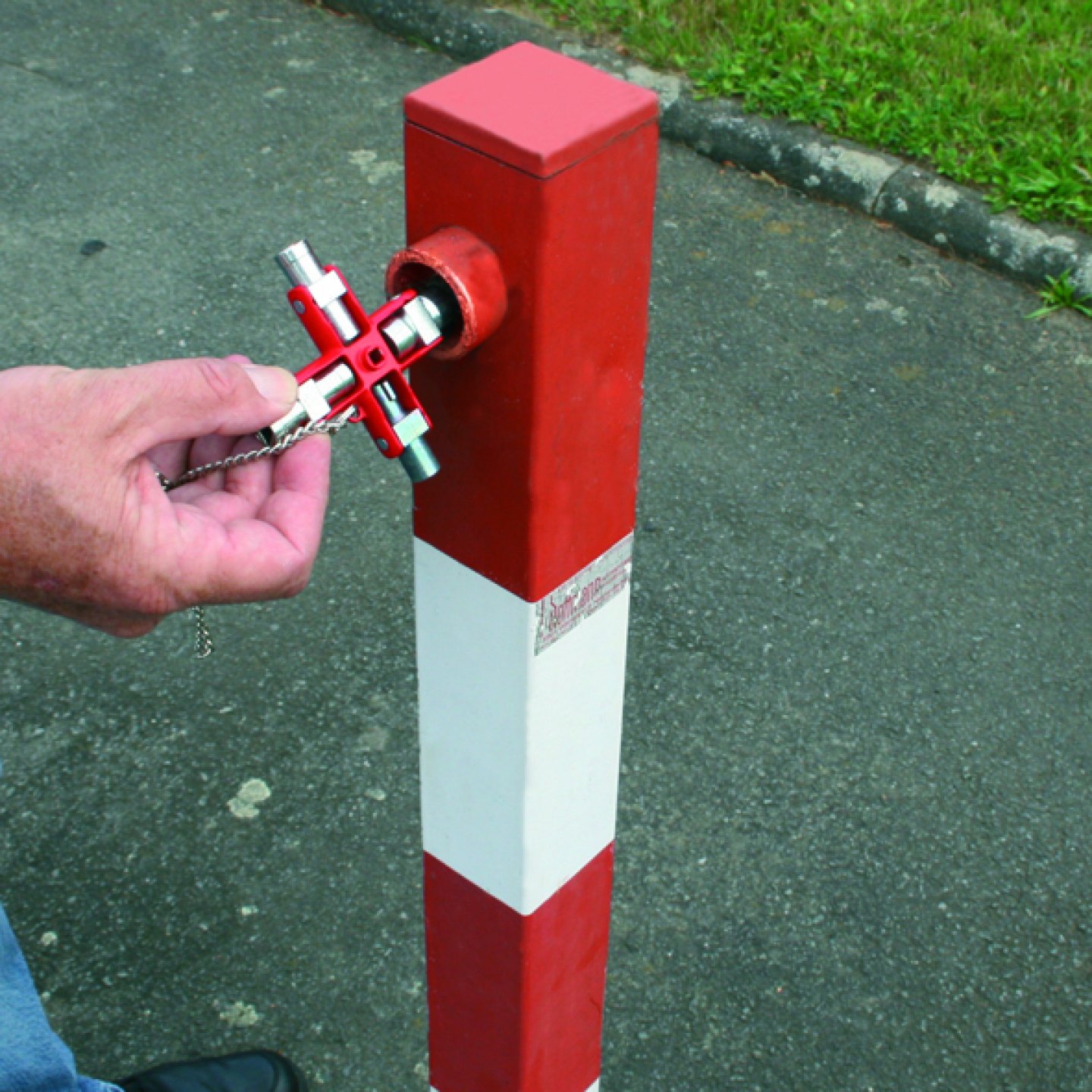 Clé universelle pour armoire éléctrique sur carte 03